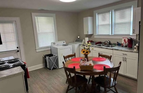 Kernersville House | Cozy & Charming In Kernersville