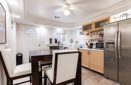 Belmont Heights House | Cozy & charming place, walk to beach, shops & dine