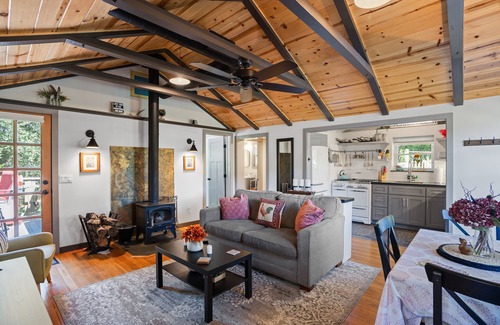 Julian Cabin | Cozy & Charming, remodeled 2-bedroom cabin in Julian. Views to mountains.