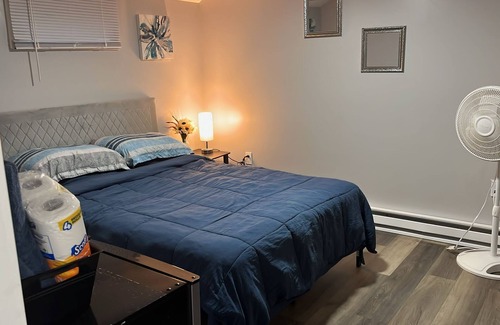 Newark Bed & Breakfast | Cozy &Charming room E !