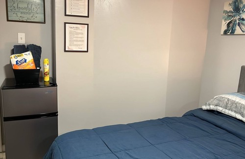 Newark Bed & Breakfast | Cozy &Charming room E !