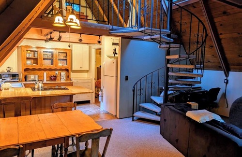 Glencoe Cabin | Cozy & Charming Sierra Nevada mts cabin 40 minutes from Kirkwood Ski resort.