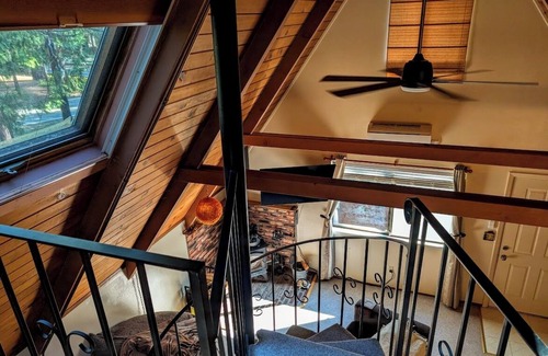 Glencoe Cabin | Cozy & Charming Sierra Nevada mts cabin 40 minutes from Kirkwood Ski resort.