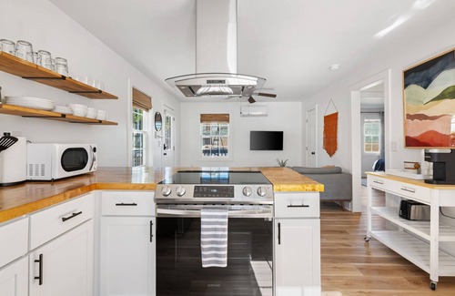 North Charleston Apartment | Cozy Chateau in the Heart of Park Circle