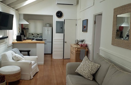 West Chatham Cottage | Cozy Chatham Cottage walk to Hardings beach Restaurants & downtown.