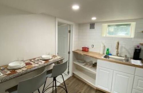 Downtown Apartment | Cozy & Chic 1-bedroom Downtown Stamford nPet Friendly