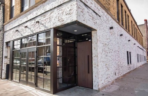 Pilsen Apartment | Cozy & Chic 2BR Loft on 18th St in Chicago