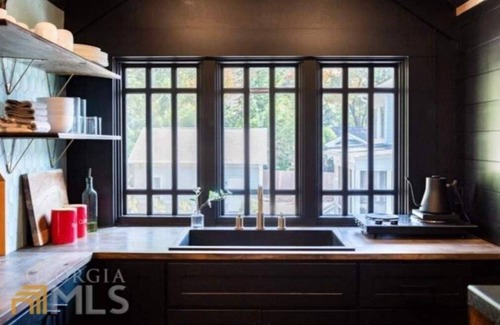 East Lake Apartment | Cozy + Chic Atlanta Carriage House