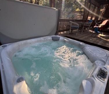 Arnold Ski Chalet | Cozy Chic Chalet - Enchanting & Fun Family Retreat - Hot Tub & Fire Pit - Dog Friendly