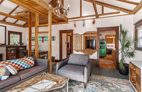 Pocatello House | Cozy & Chic | Close to City Creek