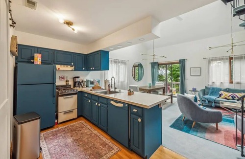 Vernon Apartment | Cozy Chic-Retro Ski Loft - Mountain Creek slope-side