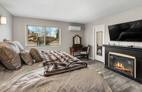 Bozeman Condo | Cozy Chic: Updated Retreat - Pet Friendly - Hot Tub