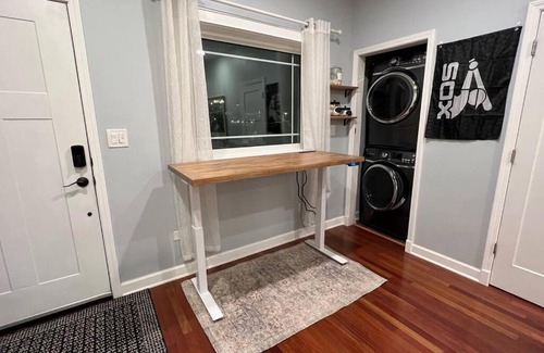 Bridgeport Apartment | Cozy Chicago Apartment next to the River