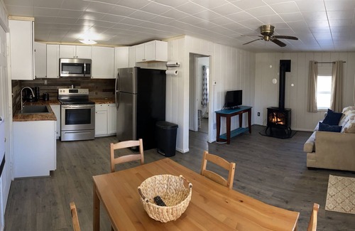 Paris Cottage | Cozy Chippewa Lake Cottage With Shared Lake Access
