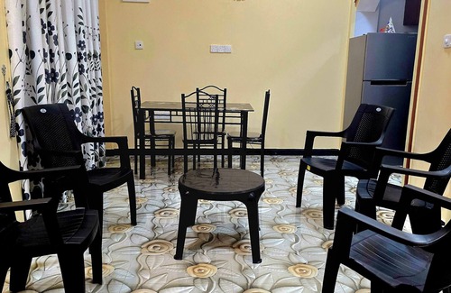 Puliyanthivu House | Cozy City and Island living close to the coastal area!