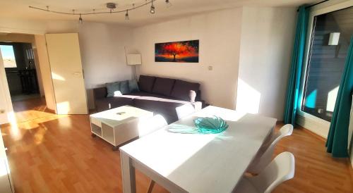 Ratingen Apartment | Cozy City Apartments 2, 2-Room Flat for Vacation & Messe Düsseldorf, Perfect Connectivity