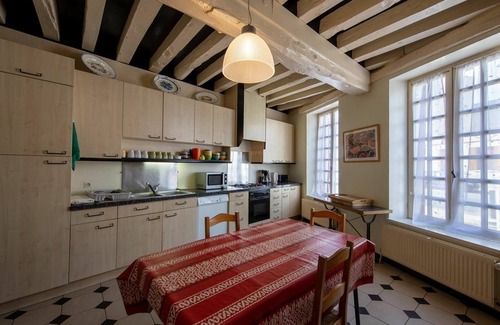 Bellegarde-du-Loiret Cottage | Cozy City Cottage with Garden, Fireplace & Ping-Pong near Bellegarde Château