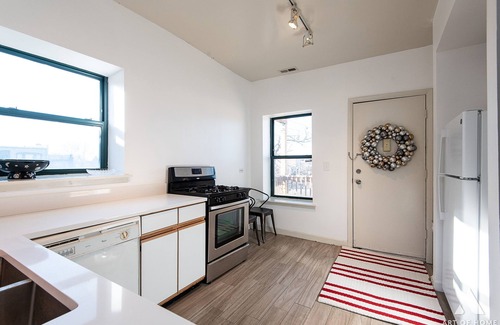 Chicago Apartment | Cozy Cityside Apartment with Office