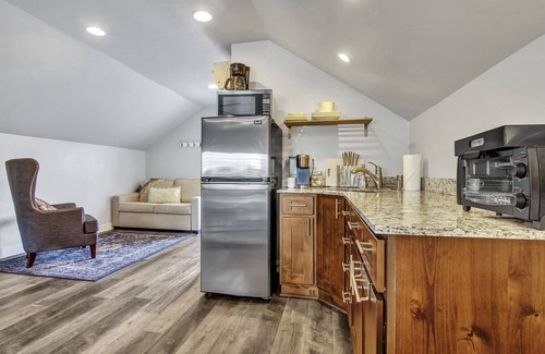 Canyon Rim Apartment | Cozy, classy, and convenient Sugarhouse Studio