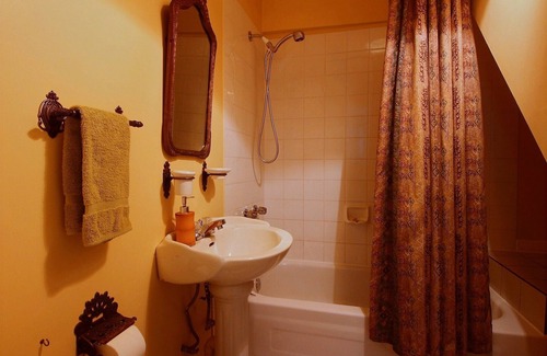 Saint-Jean-Baptiste Apartment | Cozy, classy, central