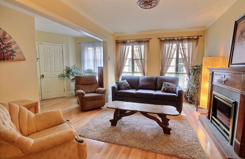 Saint-Jean-Baptiste Apartment | Cozy, classy, central