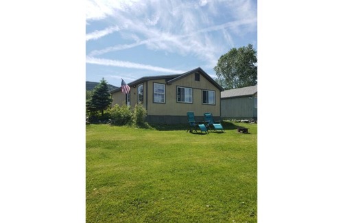 Northeast Somerset House | Cozy, clean 2-bedroom cabin on Moose River