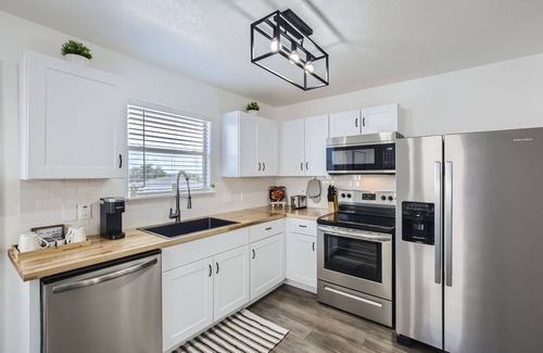 San Antonio House | Cozy & Clean 2BR w/views Lackland BMT Riverwalkn