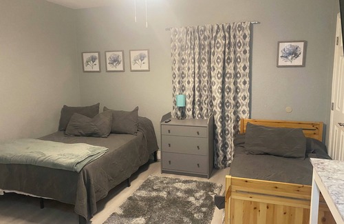 Downtown Las Vegas Apartment | Cozy, clean, and secure 5 minutes from Las Vegas Strip and Fremont Experience!