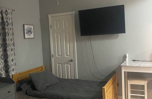 Downtown Las Vegas Apartment | Cozy, clean, and secure 5 minutes from Las Vegas Strip and Fremont Experience!