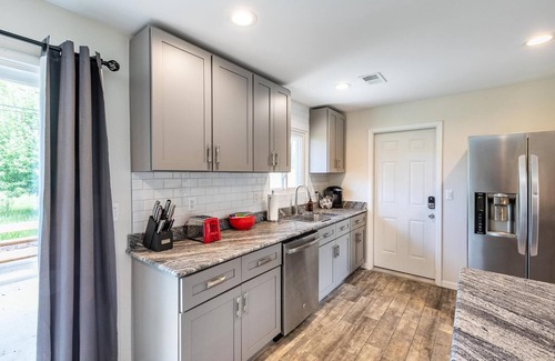 Sterling Heights House | Cozy, Clean and Bright 4BR/2BA Home! Welcome!
