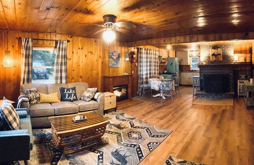 Wetmore Cottage | Cozy & clean cottage on lake near Pictured Rocks