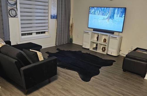 Cambridge House | Cozy clean, family sized house.