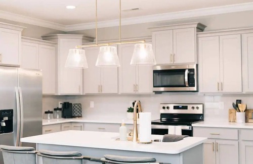 Bowling Green House | Cozy, Clean Home for Family or Friends