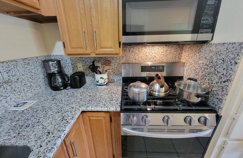Central Southwest House | Cozy Clean home NRG/SaberCats Stadium/Beltway 8