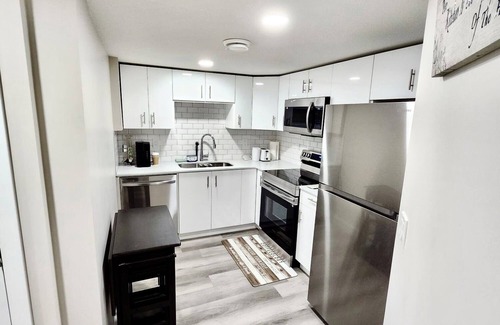 West Edmonton Apartment | Cozy Clean-living space with full kitchen, strong Wi-Fi. Family friendly!