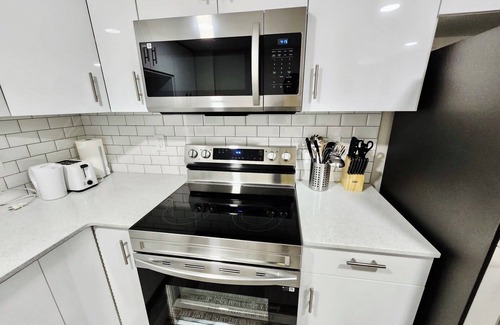 West Edmonton Apartment | Cozy Clean-living space with full kitchen, strong Wi-Fi. Family friendly!
