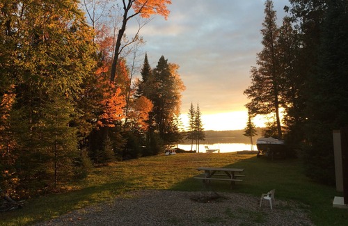 Pickerel Cottage | Cozy, Clean, Secluded Lake Cottage