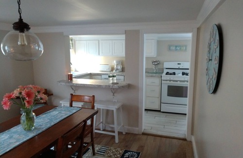 North End Apartment | Cozy clean three bedroom beach block apartment