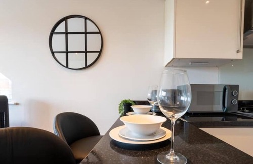 Ealing Apartment | Cozy & Clean | with Gym Bike & Smart Tv
