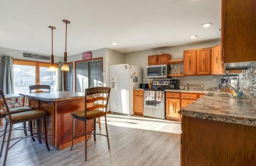 Clear Lake House | Cozy Clear Lake Home - Walk to Town and Boat Dock!