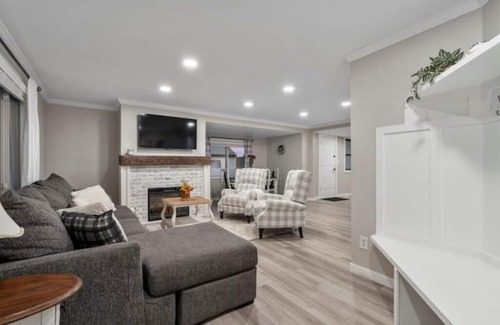 Clearfield House | Cozy Clearfield Cottage -Private yard w/ hot tub