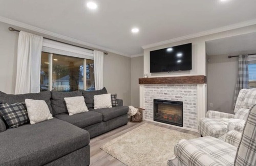 Clearfield House | Cozy Clearfield Cottage -Private yard w/ hot tub