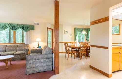 East Stroudsburg Condo | Cozy Club Wyndham Resort at Shawnee Village, 2 Bedroom Villa