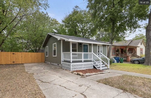North Loop House | Cozy Co-Living + Car: Bed 3
