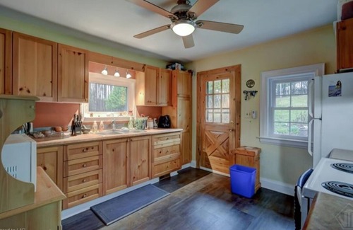 Algonquin Highlands House | Cozy Coach house in the country with a propane fireplace - Monthly