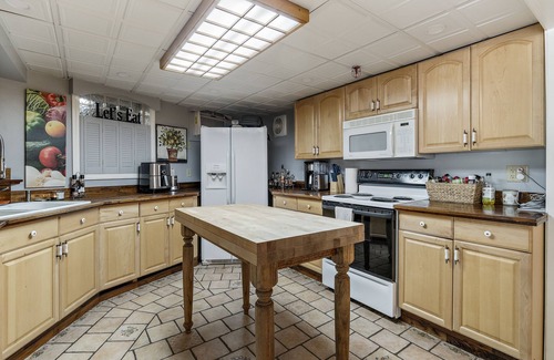 South Berwick Apartment | Cozy, coastal apartment- 5 mi to Ogunquit beach!