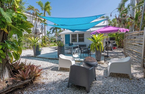 Historic District House | Cozy Coastal Bungalow with Private Oasis Patio in Downtown Historic Punta Gorda