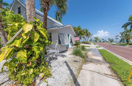 Historic District House | Cozy Coastal Bungalow with Private Oasis Patio in Downtown Historic Punta Gorda