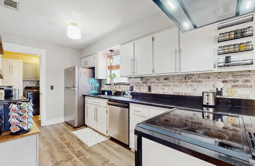 Panama City Condo | Cozy coastal condo, full kitchen, private patio and close to everything