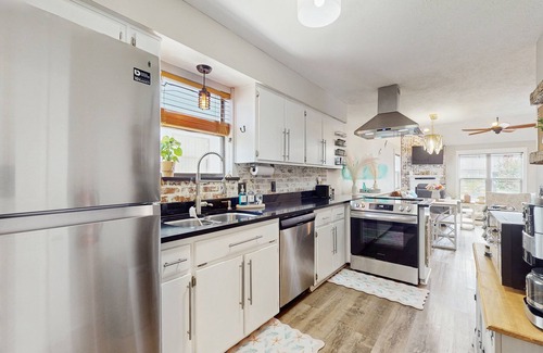Panama City Condo | Cozy coastal condo, full kitchen, private patio and close to everything